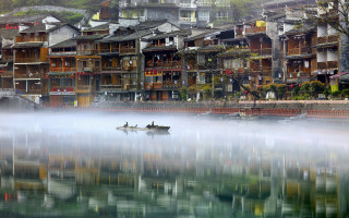 Boat lake town foggy sky - cao buxing free wallpaper