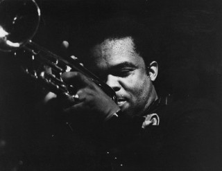 Man playing trumpet black white - photo of him free wallpaper for desktop