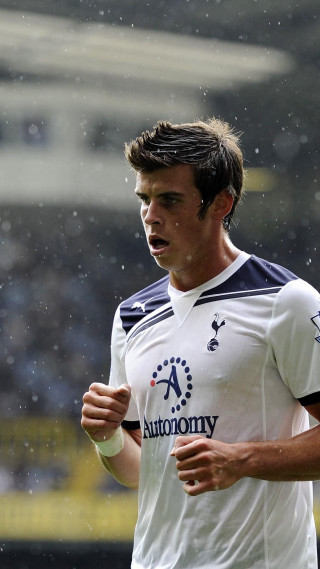 Man rain soccer blue white - a soccer ball free wallpaper for mobile