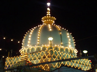 Large white building night traffic - free christmas wallpaper