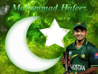 Man holding trophy green background - fathi hassan free wallpaper