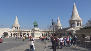Group people building statue man - a statue free wallpaper
