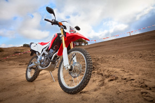 Red dirt bike fence desert - allen tupper true free wallpaper