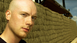 Bald man straw roof sky - a bald man free wallpaper