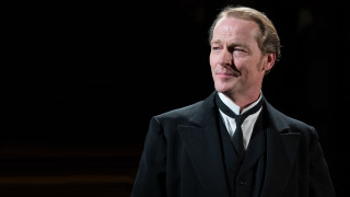 Man suit tie looking side - the side with free wallpaper for desktop