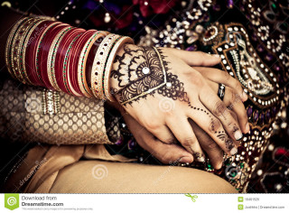 Couple holding hands henna tattoos - a couple holding free wallpaper for desktop