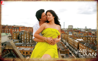 Man woman embrace cityscape romanticism - a cityscape free wallpaper for desktop