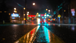 Wet street traffic lights night 3 - a wet street free wallpaper