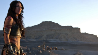 Afrofuturism woman desert mountain sky - ayshia taşkın free wallpaper