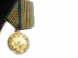 Medal ribbon shadow person head - andrey yefimovich martynov free wallpaper