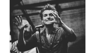 Man microphone beard kitsch blackwhite - a beard and a beard free wallpaper