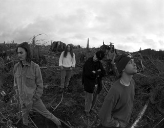 Group people horse statue outdoors - a hill top free wallpaper