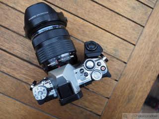 Camera lens wooden table wooden - a len free wallpaper