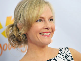 Blonde woman smiling black white - elizabeth forbes free wallpaper