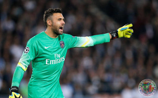 Soccer player green uniform yellow - a soccer player free wallpaper for desktop