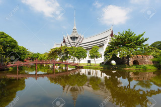 Large building bridge pond stock - a large building free wallpaper