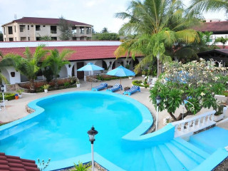 Large swimming pool chairs umbrellas - zenith view free wallpaper for desktop