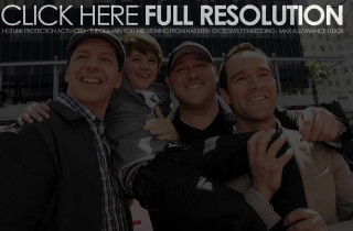 Men group building click here - imax free wallpaper