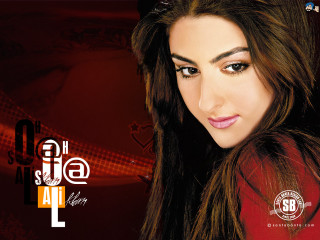 Woman red shirt red background - bouchta el hayani free wallpaper
