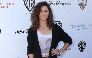 Beatrice huntington leesha hannigan jacket - leesha hannigan free wallpaper for desktop