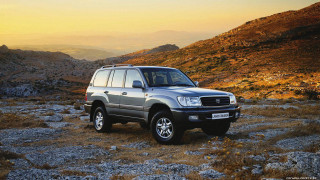 Suv parked rocky hillside sunset - pathfinder free wallpaper
