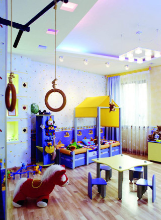 Child room toy horse table - open free wallpaper for mobile
