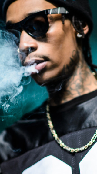 Man cigarette jersey shirt chain - free aesthetic wallpaper for mobile