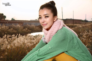 Woman bench field flowers green - a green sweater free wallpaper