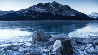 Suitcase rocky beach mountain lake - a rocky beach next free wallpaper