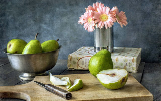 Pears flower vase table knife - photorealistic imagery free wallpaper