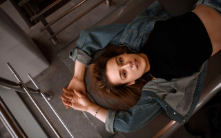 Woman kitchen stove up look - a kitchen free wallpaper for desktop