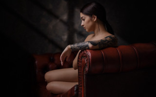Tattooed woman red couch dark - a red couch free wallpaper for desktop