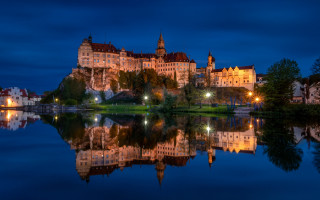 Castle reflection night water architecture - the waters edge free wallpaper