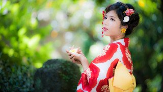 Woman red kimono flower blurry - japanese free wallpaper for desktop