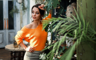 Woman plant room fashion shoot - a plant in the corner free wallpaper