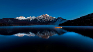 Still lake mountain night blue - free winter wallpaper