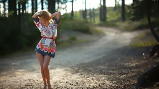 Woman floral dress woods beach - a floral dress free wallpaper for desktop