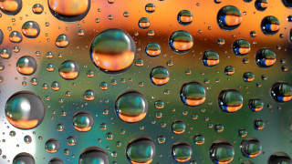 Water droplets window colorful background - a close up of water droplets free wallpaper