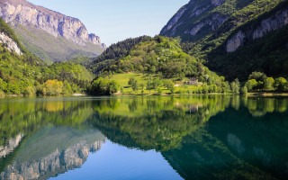 Lake mountains trees house forest - mountain and trees free wallpaper
