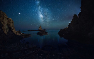 Night sky starry water rocks - astrophotography free wallpaper for desktop