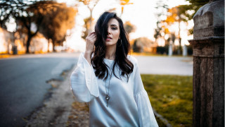 Woman road tree traffic light - the side of a road next free wallpaper for desktop