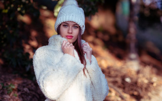 Woman white coat hat woods - free vintage wallpaper