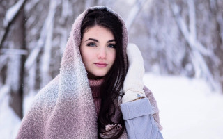 Winter coat mittens snow pose - a picture in the snow free wallpaper