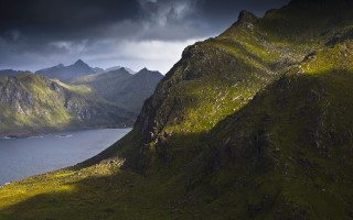 Mountain lake cloudy sky forest - dramatic light free wallpaper for desktop
