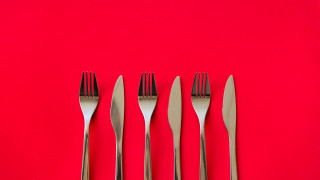 Forks knives red background food - postminimalism free wallpaper for desktop