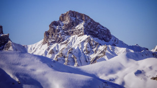 Snowy mountain blue sky clouds 4 - a mountain free wallpaper for desktop