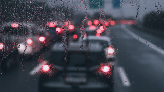 Rainy highway traffic lights moon - rainy free wallpaper