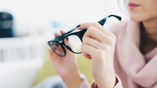 Woman glasses pink scarf holding - a pair of glasses free wallpaper