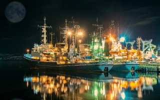 Large ship pier night full - a full moon in the background free wallpaper