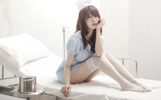 Woman sitting bed coffee milk - her other hand free wallpaper